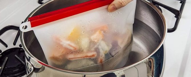 Customized BPA Free Reusable Silicone Food Storage Bag Ziplock with plastical strap