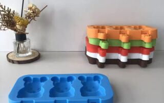 Custom 3 Cavities BPA Free Cartoon Bear Shape Silicone Ice Cream Mould Popsicle Mold With Sticks