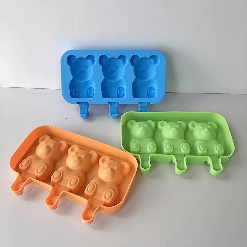 Custom 3 Cavities BPA Free Cartoon Bear Shape Silicone Ice Cream Mould Popsicle Mold With Sticks