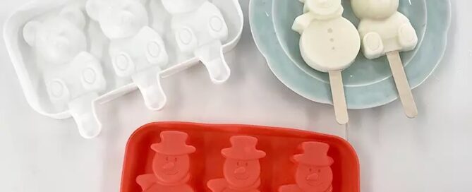 Custom 3 Cavities BPA Free Cartoon Bear Shape Silicone Ice Cream Mould Popsicle Mold With Sticks