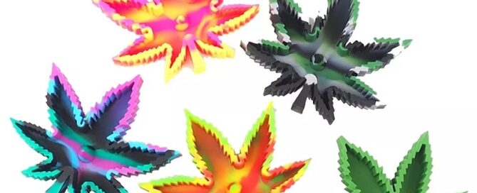 Smoking Bowl Accessory Silicone Pot Maple Leaf Trays Cigarette Ashtray With Tapping Center