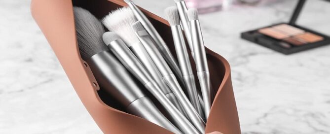 Makeup Brush Holder Soft Anti-fall Out Rubber Cosmetic Face Brushes bag