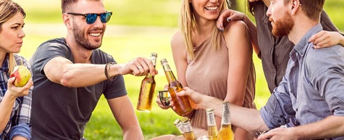 Silicone Ice Cube Mold, Silicone Ice Bucket with Lid Easy-Release Ice Cube Maker for Frozen Beverage
