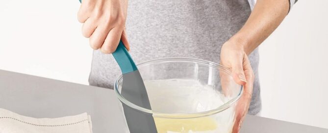 Ergonomically Shaped Silicone Spatula Heat-Resistant Silicone Head Perfect for Mixing Bowls