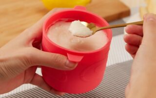 Silicone Bacon Grease Container with Fine Mesh Strainer 8 OZ Bacon Grease Keeper for Storing Frying Oil