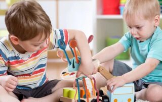 Travel Pull String Activity Toy for Babies Sensory Toys Fine Motor Skills Toys, Food-Grade Silicone Fidget Infants Toys