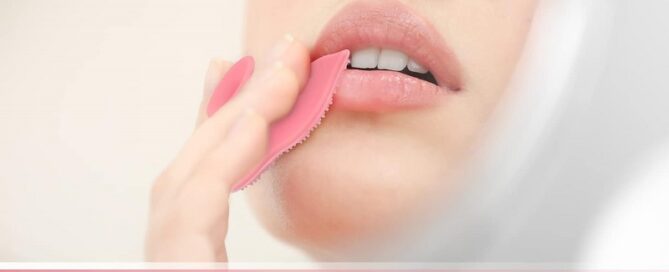 Pink Silicone Lip Scrub Brush Silicone Exfoliating Brush Tool for Women Using A Silicone Smoothing Tool