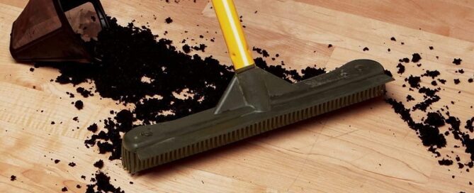 Notched Rubber Squeegee Rubber Broom Carpet Rake Silicone Squeegee for Removing Duster Windows Cleaning