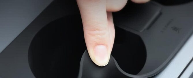 Silicone Center Console Cup Holder for Tesla Black Sucking Cup Holder Shockproof Silicone Water Cup Clip