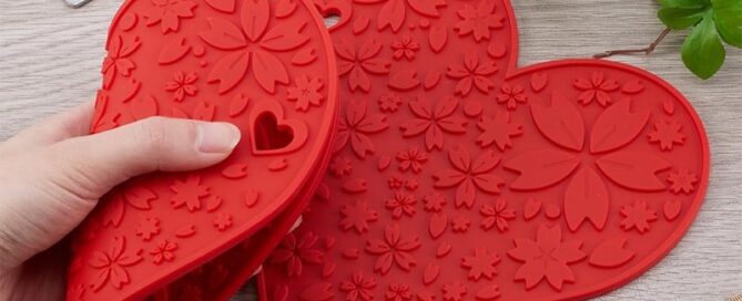 Silicone Doming Mat Heart with Flower Pattern Trivet Mat Heat Resistant Hot Plate Holder