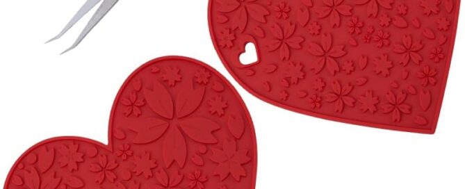 Silicone Doming Mat Heart with Flower Pattern Trivet Mat Heat Resistant Hot Plate Holder