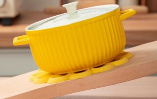 Daisy Trivet for Pots and Dishes Round Flexible Silicone Pot Holders Anti-Slip Heat Resistant Mat