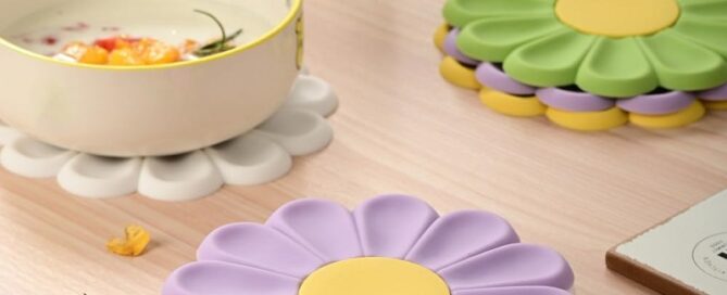 Daisy Trivet for Pots and Dishes Round Flexible Silicone Pot Holders Anti-Slip Heat Resistant Mat