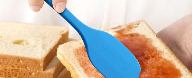 Heat-resistant Rubber Kitchen Spatula Mixing Cooking Scraping Tool for Baking Silicone Trowel & Scraper
