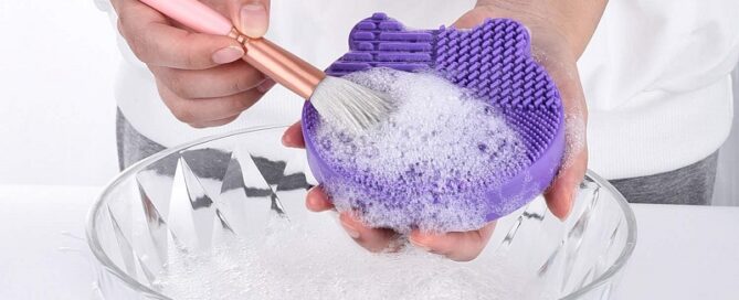 Silicon Makeup Brush Cleaner Mat with Brush Drying Cosmetic Brush Cleaning Pad And Dry Cleaned