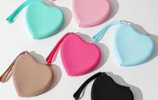 Small Heart Shaped Portable Silicone Makeup Bag Zipper Closure Makeup Case with Handle