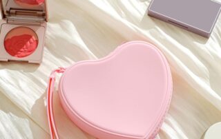 Small Heart Shaped Portable Silicone Makeup Bag Zipper Closure Makeup Case with Handle