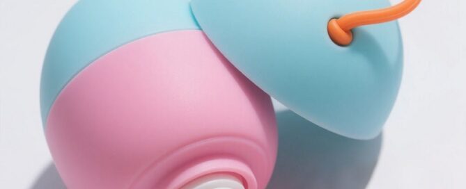 Silicone Refillable Roll-on Sun Cream Sunscreen Holder Dispenser Bottle Sunscreen Applicator