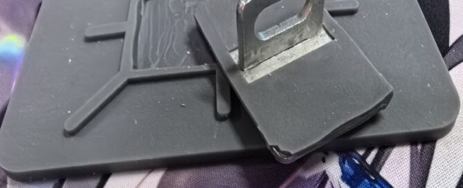 Silicone-Encased Metal Phone Stand Craftsmanship Choices and Product Appeal