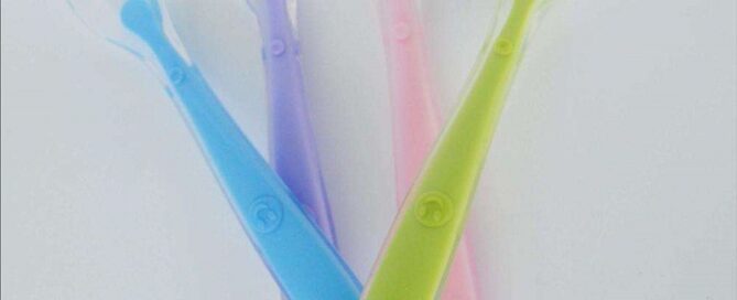 Liquid Silicone Baby Spoon Plastic Core Handle Wrapped In Silicone BPA Free Baby Food Feeder